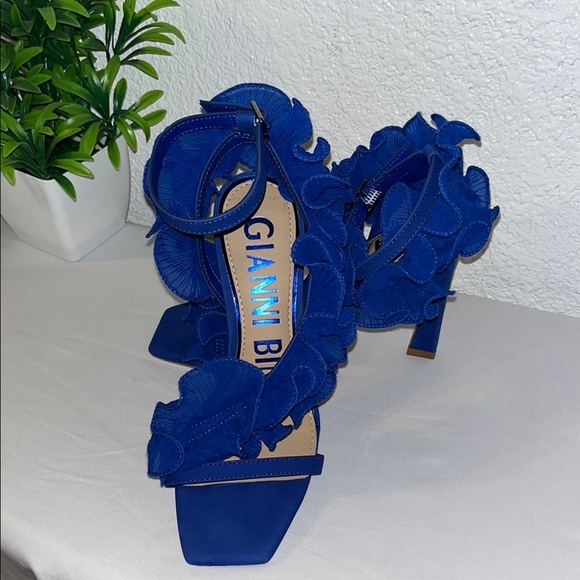 Ganni Blue Ruffled Sandals with Square-Toe Design - Picture 6 of 11